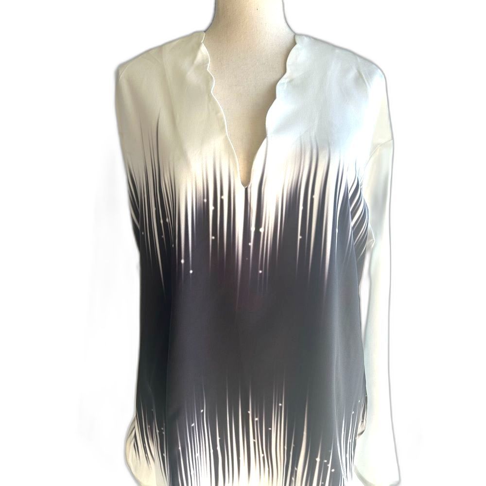 Just fashio woman’s blouse black white  bell long  sleeves NWT size small